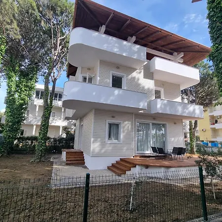 Beachfront Blue Wave In Private Qerret, Albania 别墅