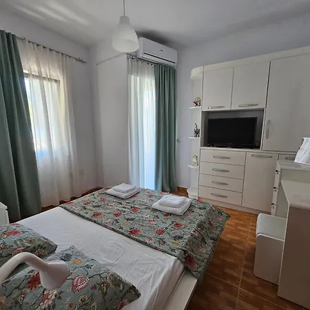 Villa Beachfront Blue Wave In Private Qerret, Albania Golem (Tirana)
