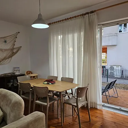 Beachfront Blue Wave In Private Qerret, Albania 格勒姆