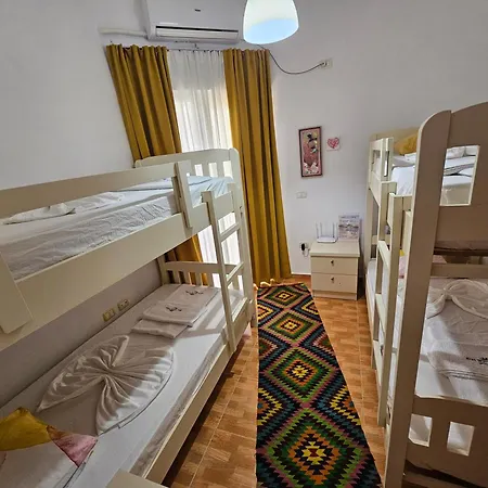 Beachfront Blue Wave In Private Qerret, Albania 格勒姆