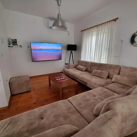 Beachfront Blue Wave In Private Qerret, Albania * 格勒姆