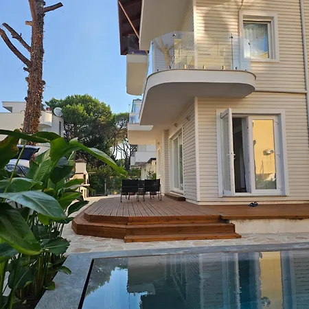 别墅 Beachfront Blue Wave With A Private Pool In Qerret, Albania