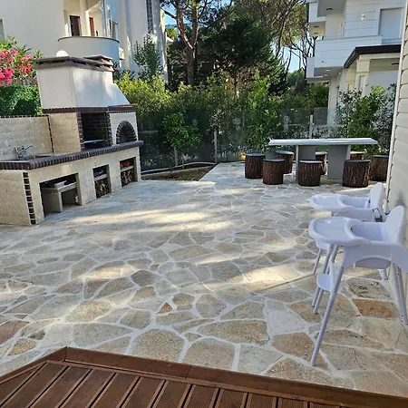 Beachfront Blue Wave With A Private Pool In Qerret, Albania 别墅 *